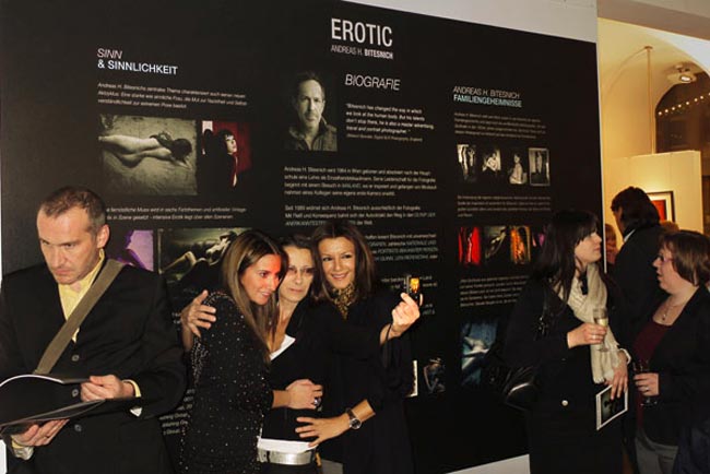 Bitesnich-Erotic-Exhibition-PLE-Gallery-Vienna-2010-P1060546