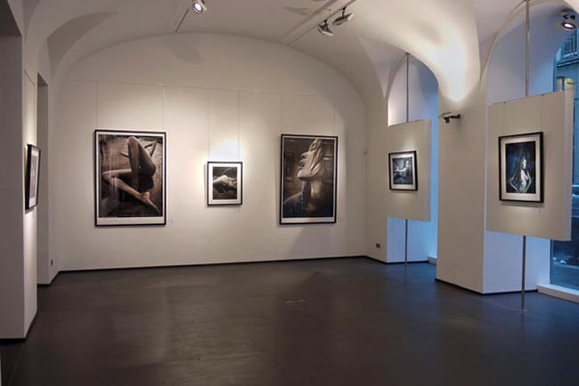 Bitesnich-Erotic-Exhibition-PLE-Gallery-Vienna-2010-P1060590