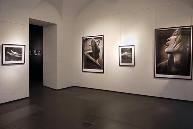 Bitesnich-Erotic-Exhibition-PLE-Gallery-Vienna-2010-P1060593